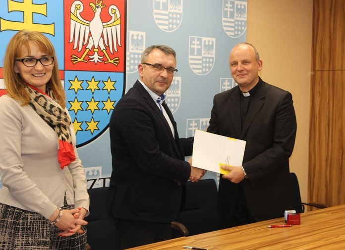 Read more about the article Caritas podpisał umowę na realizację OWES